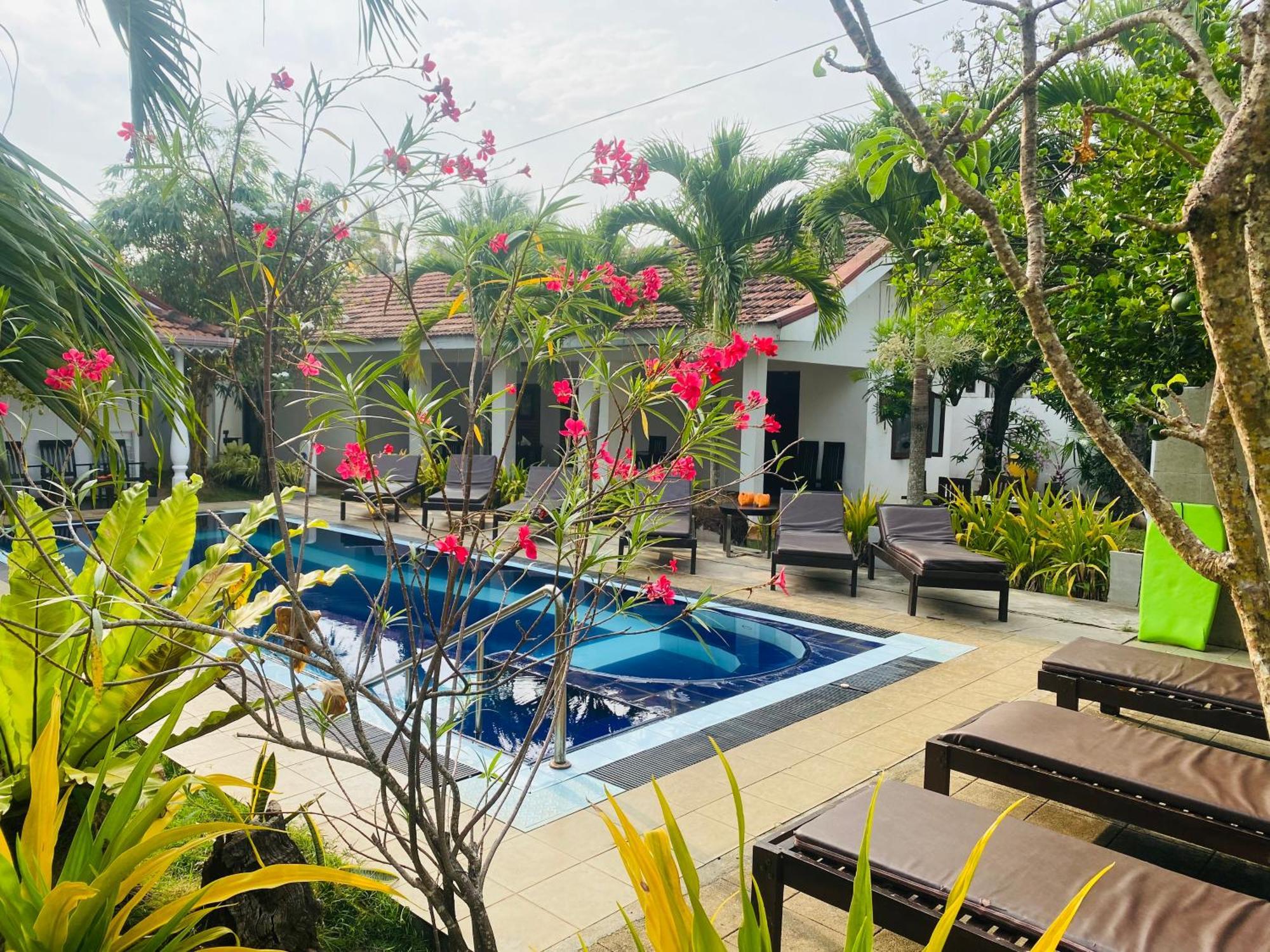 Sujeewani Villa เนกอมโบ ภายนอก รูปภาพ